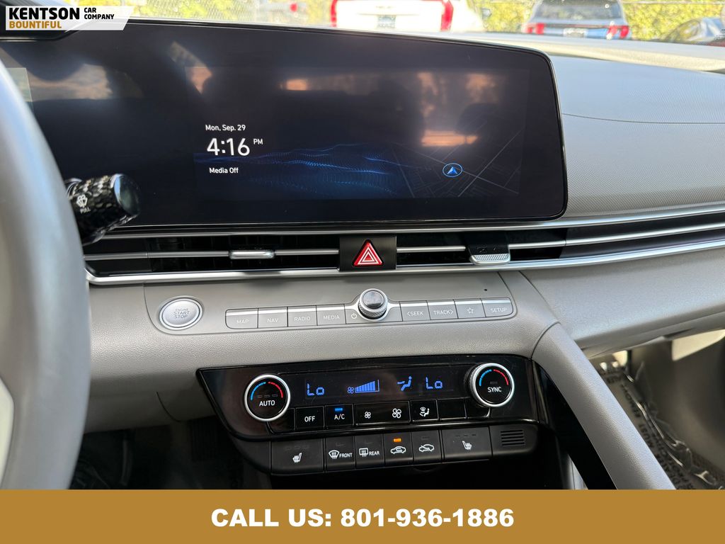 2025 Hyundai Elantra SEL Convenience photo 19