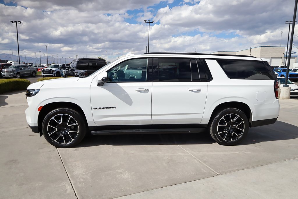 2021 Chevrolet Suburban RST photo 2