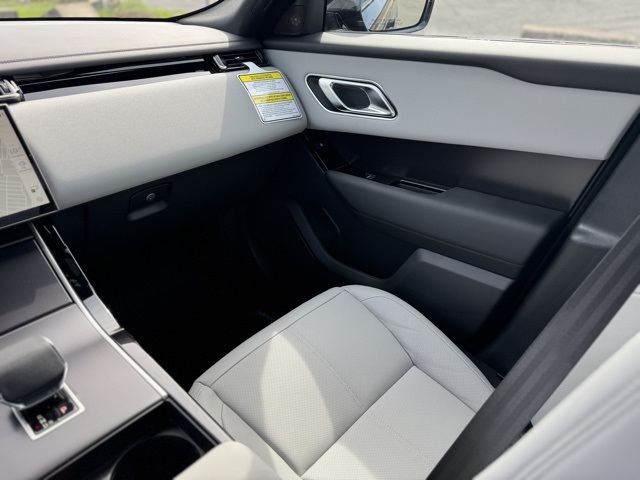 2026 Land Rover Range Rover Velar SE photo 12