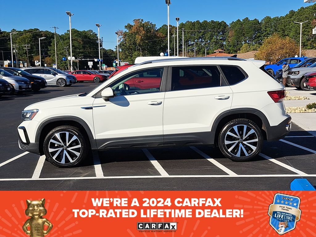 2023 Volkswagen Taos SE photo 3