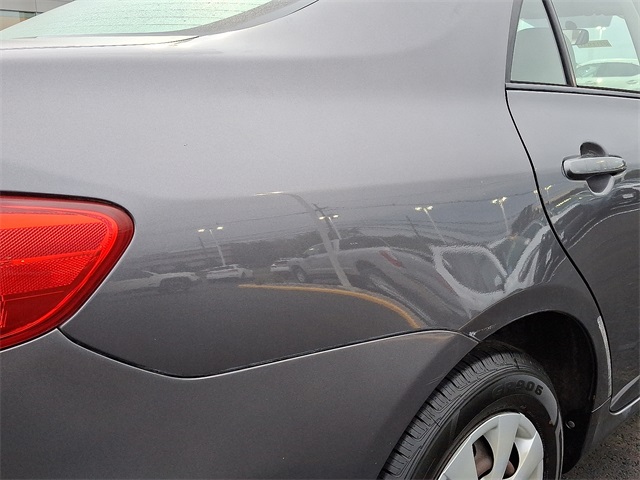 2011 Toyota Corolla LE photo 8