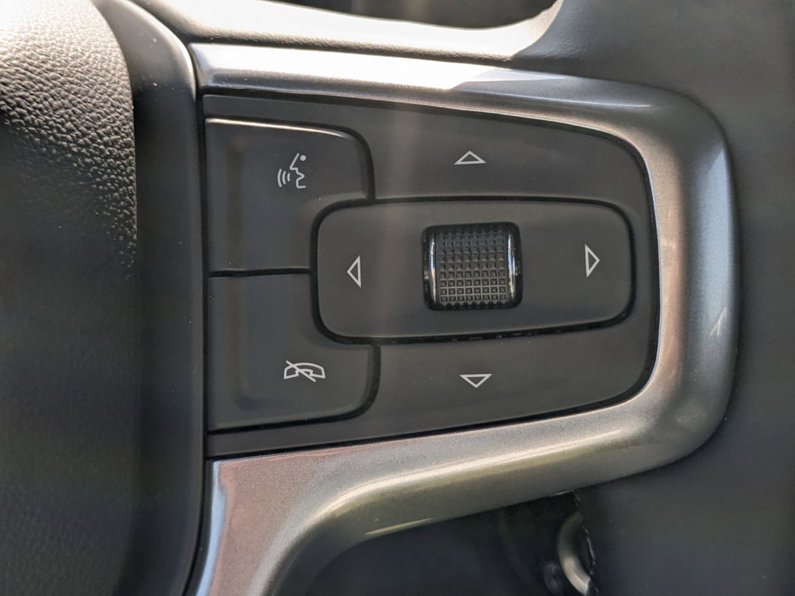 2025 Chevrolet Silverado 1500 LT photo 27