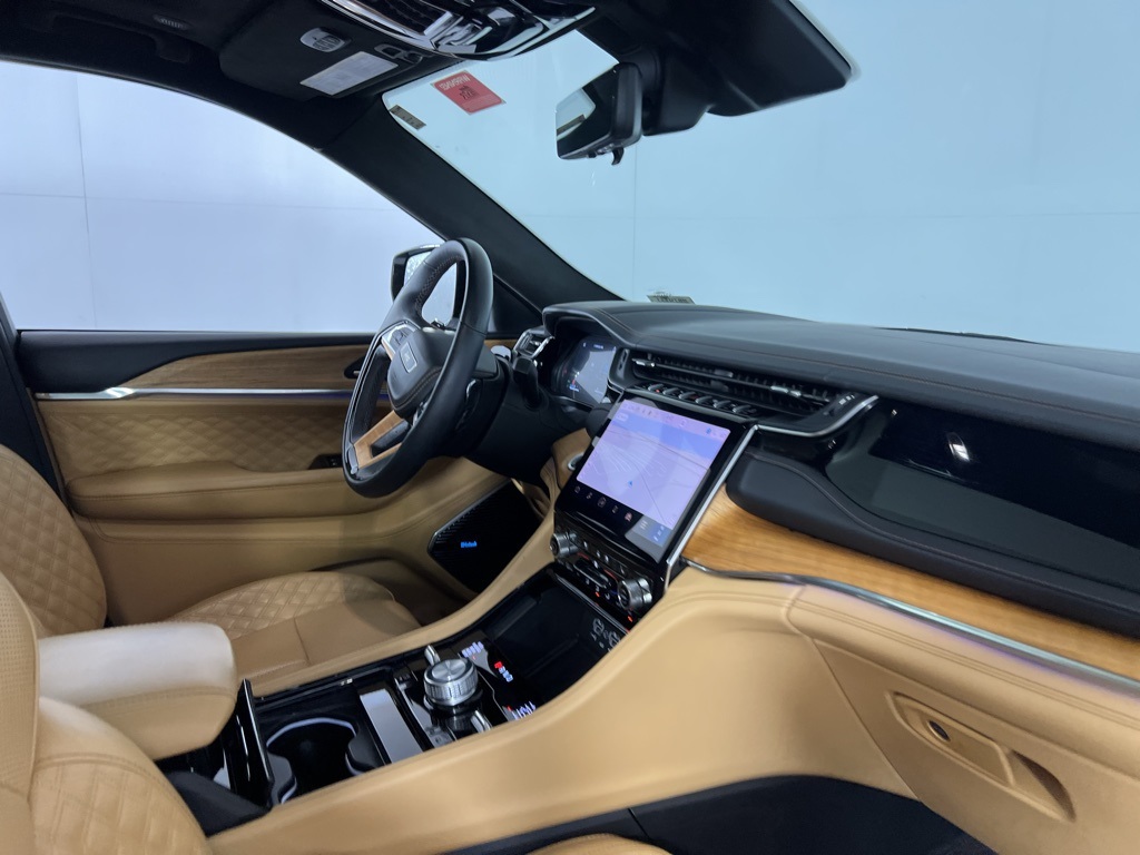 2024 Jeep Grand Cherokee L Summit Reserve photo 33