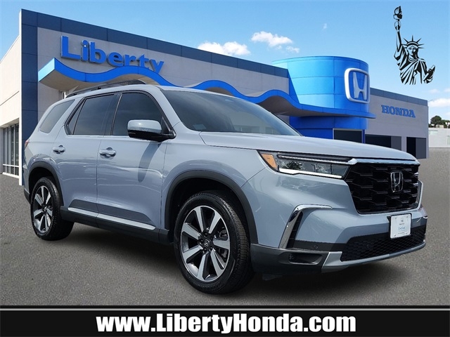 2025 Honda Pilot Touring's photo