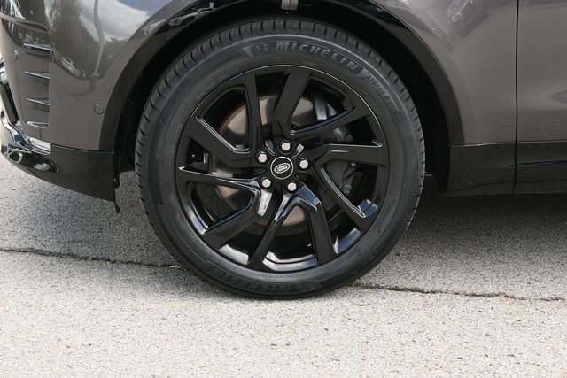 2023 Land Rover Discovery S R-Dynamic photo 16