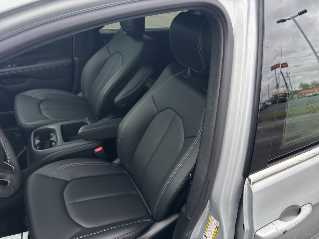 2026 Chrysler Voyager LX photo 24