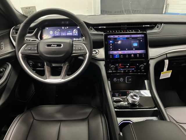 2025 Jeep Grand Cherokee Limited photo 4