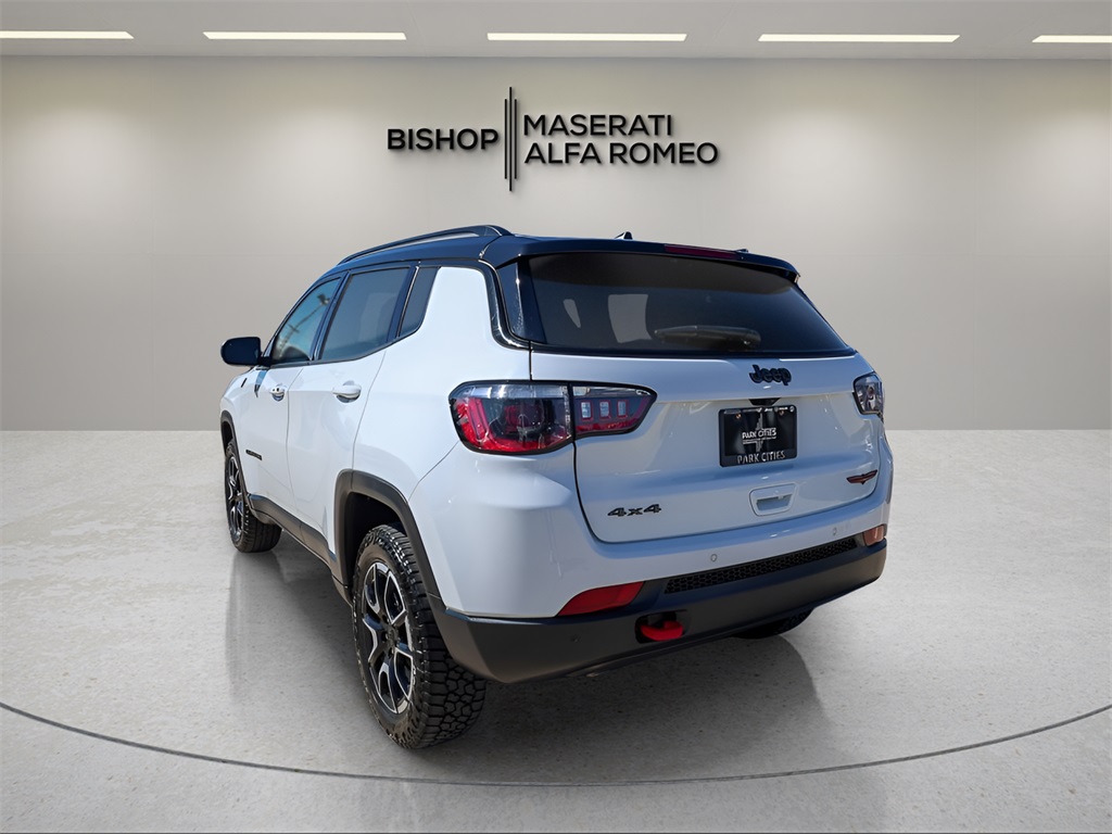 2024 Jeep Compass Trailhawk photo 4