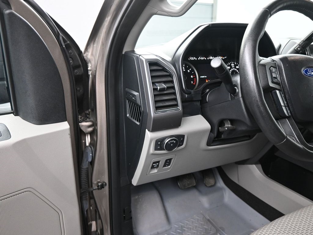 2019 Ford F-150 XLT photo 14