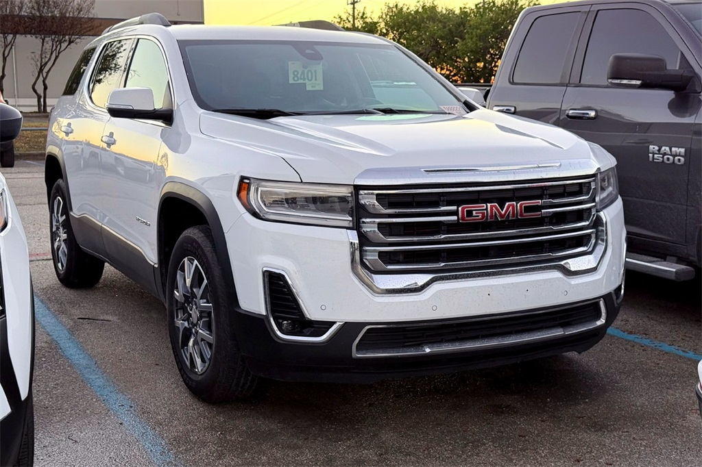 2023 GMC Acadia SLT's photo