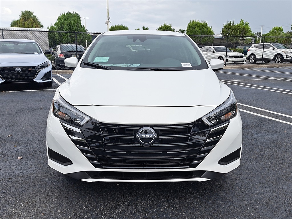 2025 Nissan Versa 1.6 SV photo 3