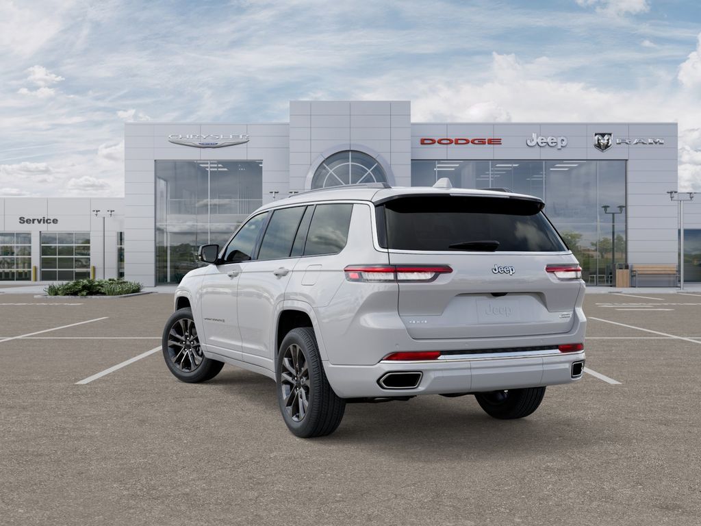 2025 Jeep Grand Cherokee Overland photo 3