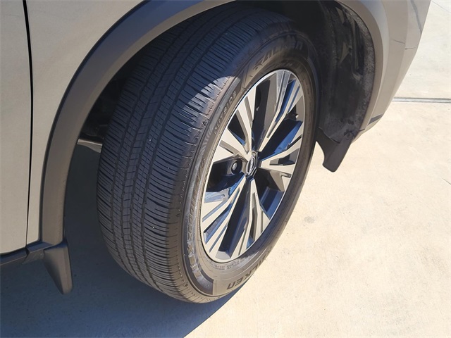 2022 Nissan Rogue SV photo 3