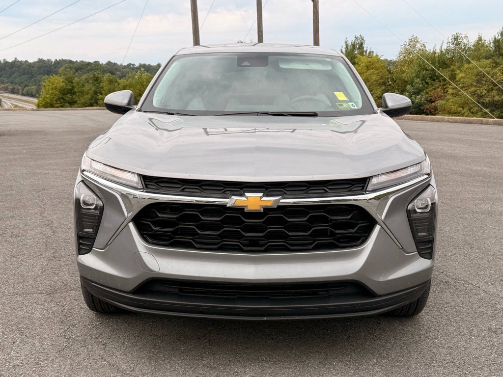 2024 Chevrolet Trax LS photo 5