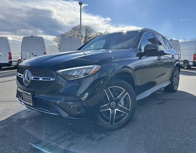 2025 Mercedes Benz GLC 300 4MATIC photo 3