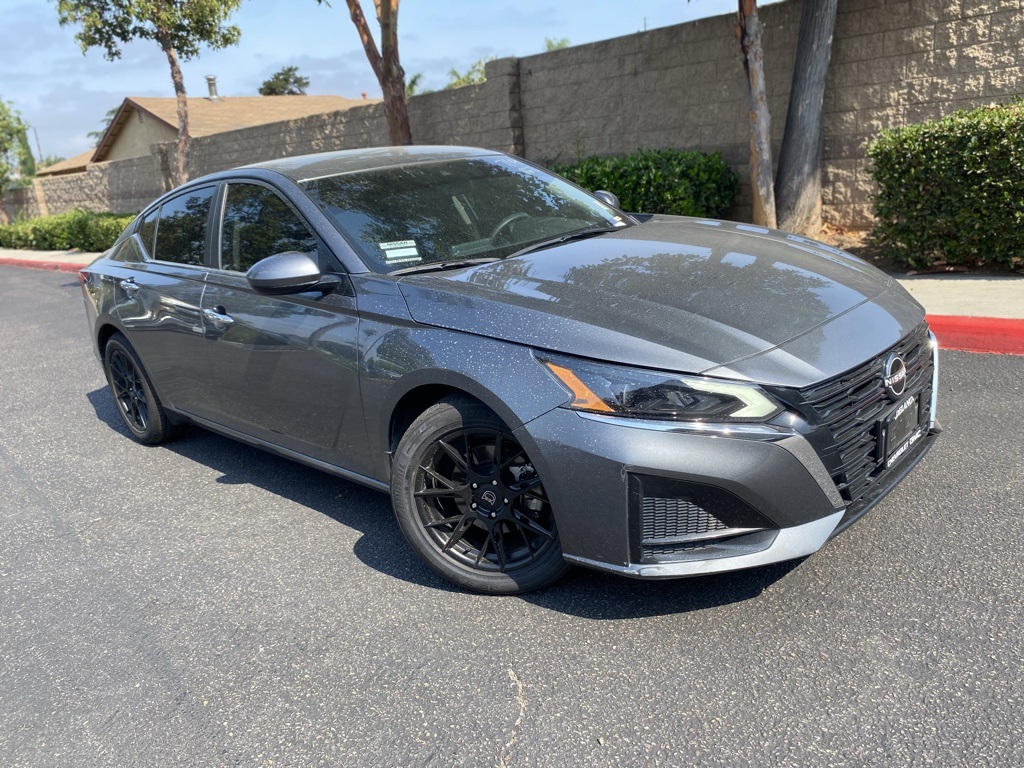 Used 2023 Gray Nissan 2.5 S image 1