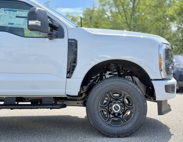 2025 Ford F-350 XL photo 2