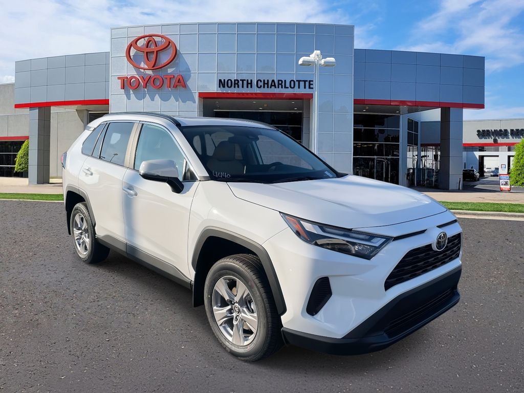 2025 Toyota RAV4 XLE's photo