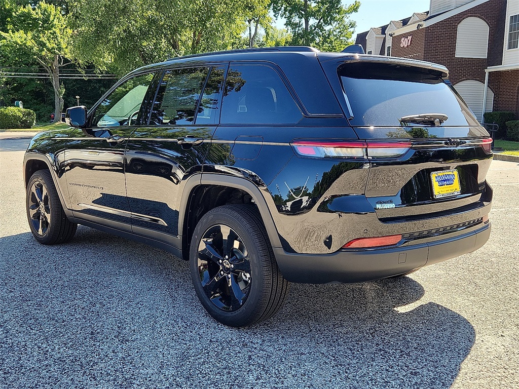 2025 Jeep Grand Cherokee Limited photo 3