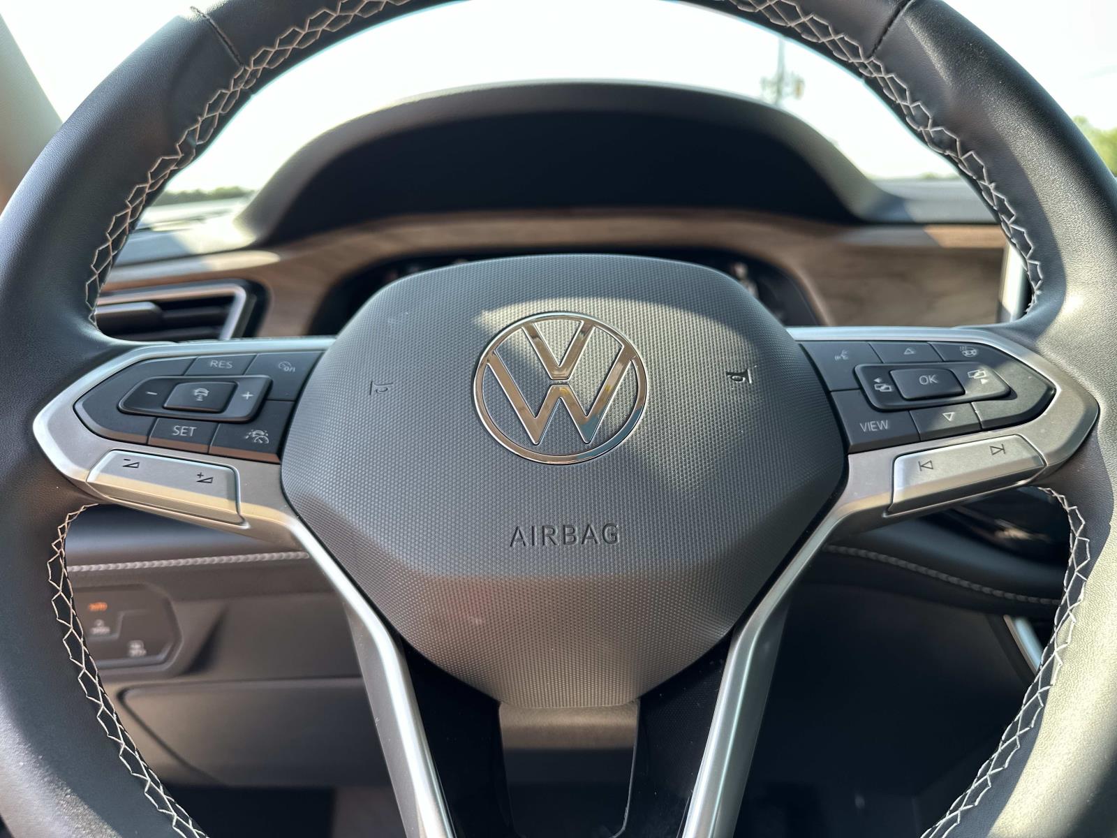 2025 Volkswagen Atlas SE Technology photo 17