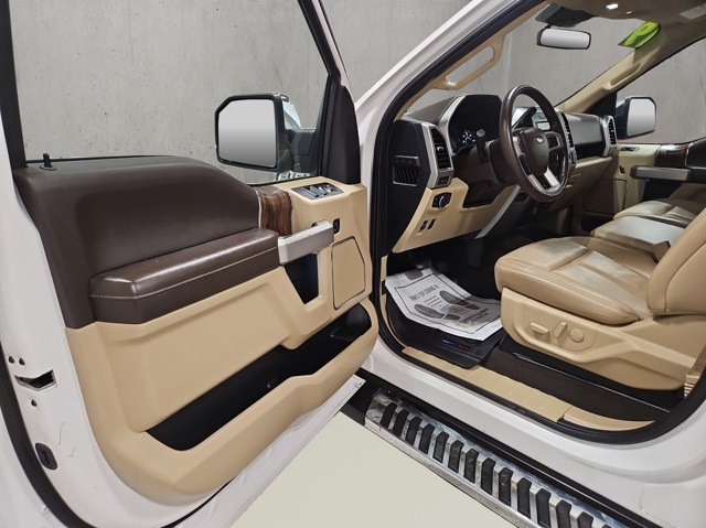2019 Ford F-150 Lariat photo 2