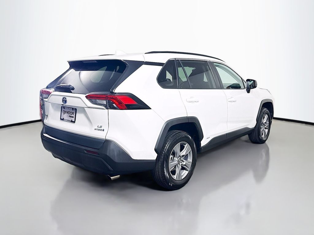 2022 Toyota RAV4 Hybrid LE photo 6
