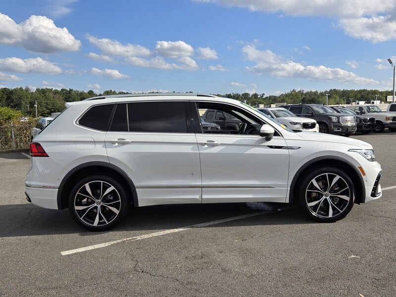 2024 Volkswagen Tiguan SEL R-Line Black photo 2