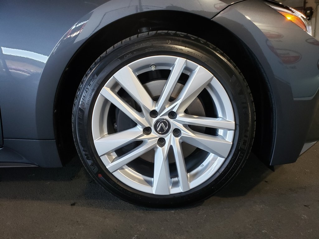 2025 Lexus IS 300 photo 4