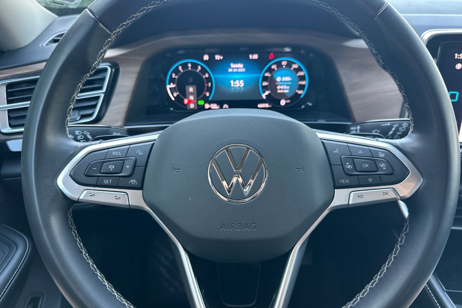 2024 Volkswagen Atlas SE Technology photo 23