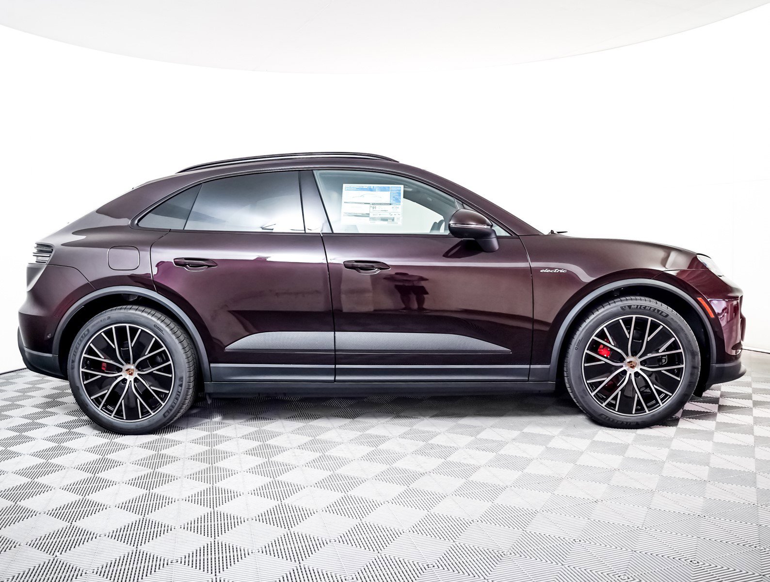 2025 Porsche Macan Electric photo 7