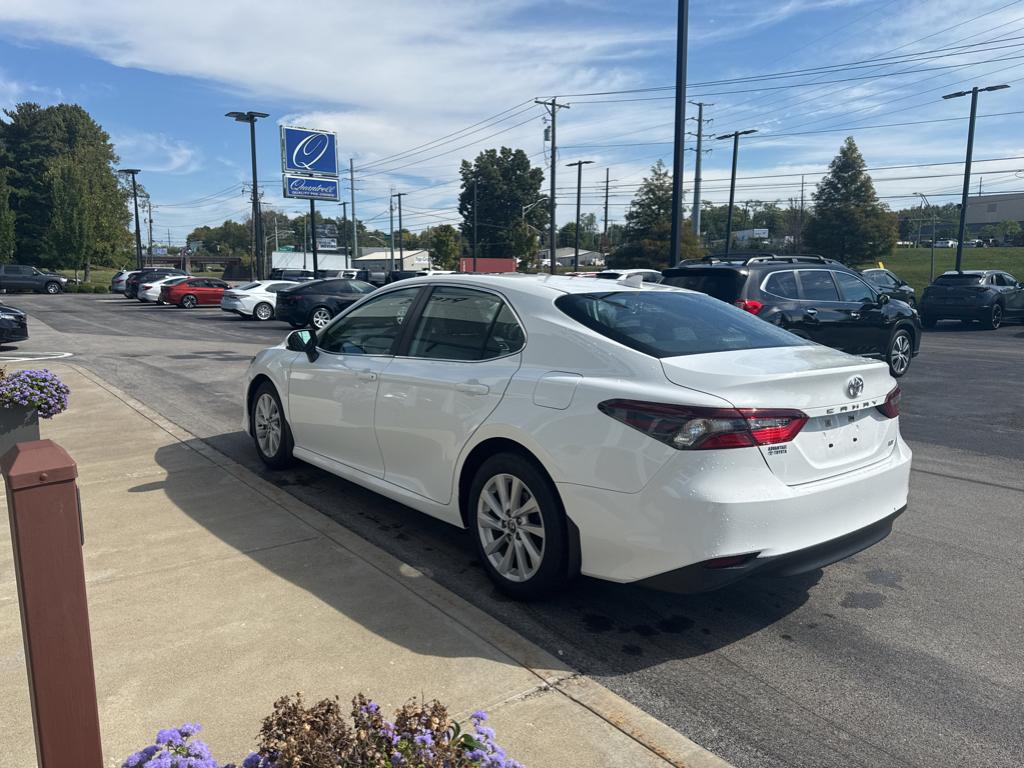 2022 Toyota Camry LE photo 5