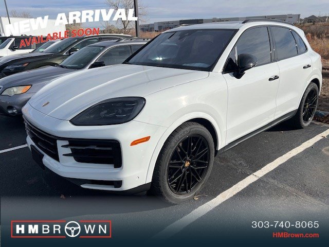 2024 Porsche Cayenne Base photo 2