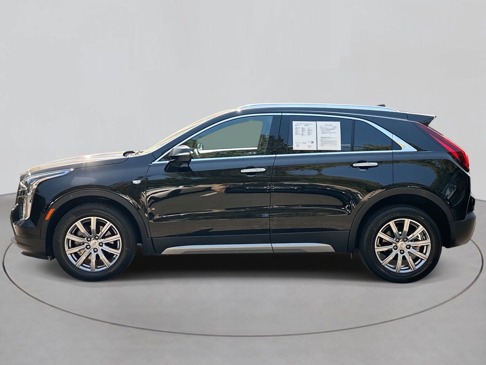 2021 Cadillac XT4 Premium Luxury photo 2