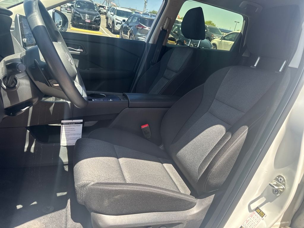 2024 Nissan Rogue SV photo 25
