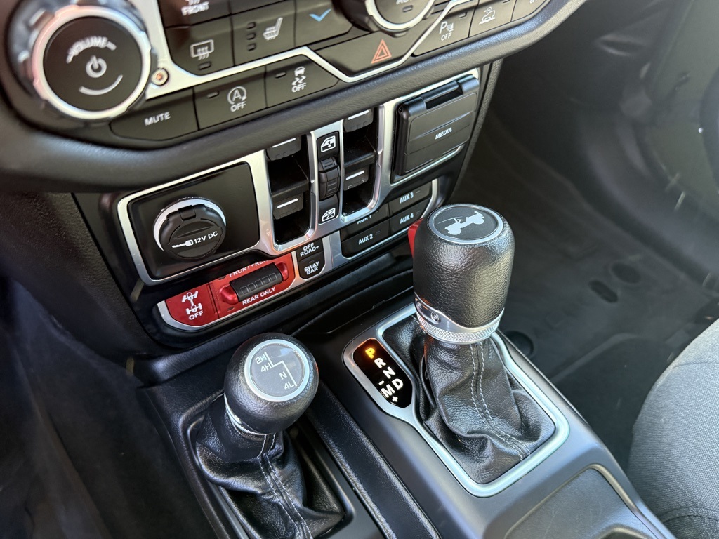 2024 Jeep Wrangler Rubicon photo 11
