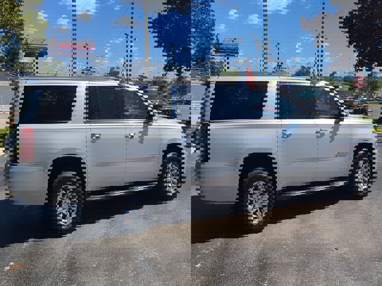 2019 Chevrolet Suburban LS photo 4