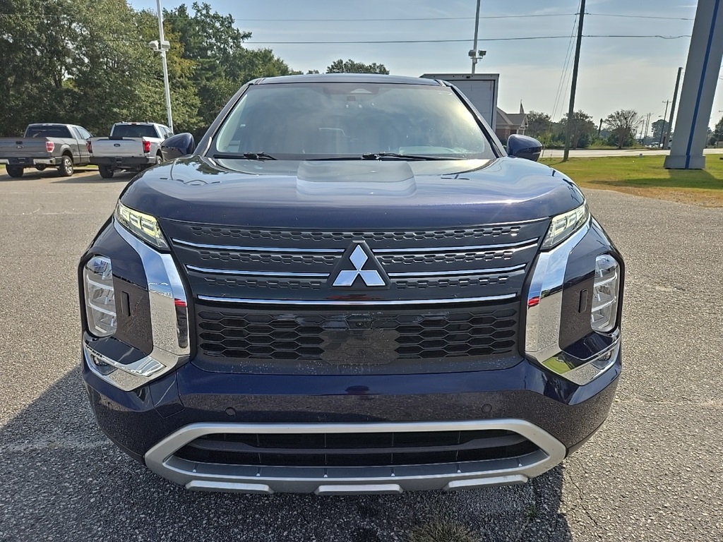 2024 Mitsubishi Outlander SE photo 2
