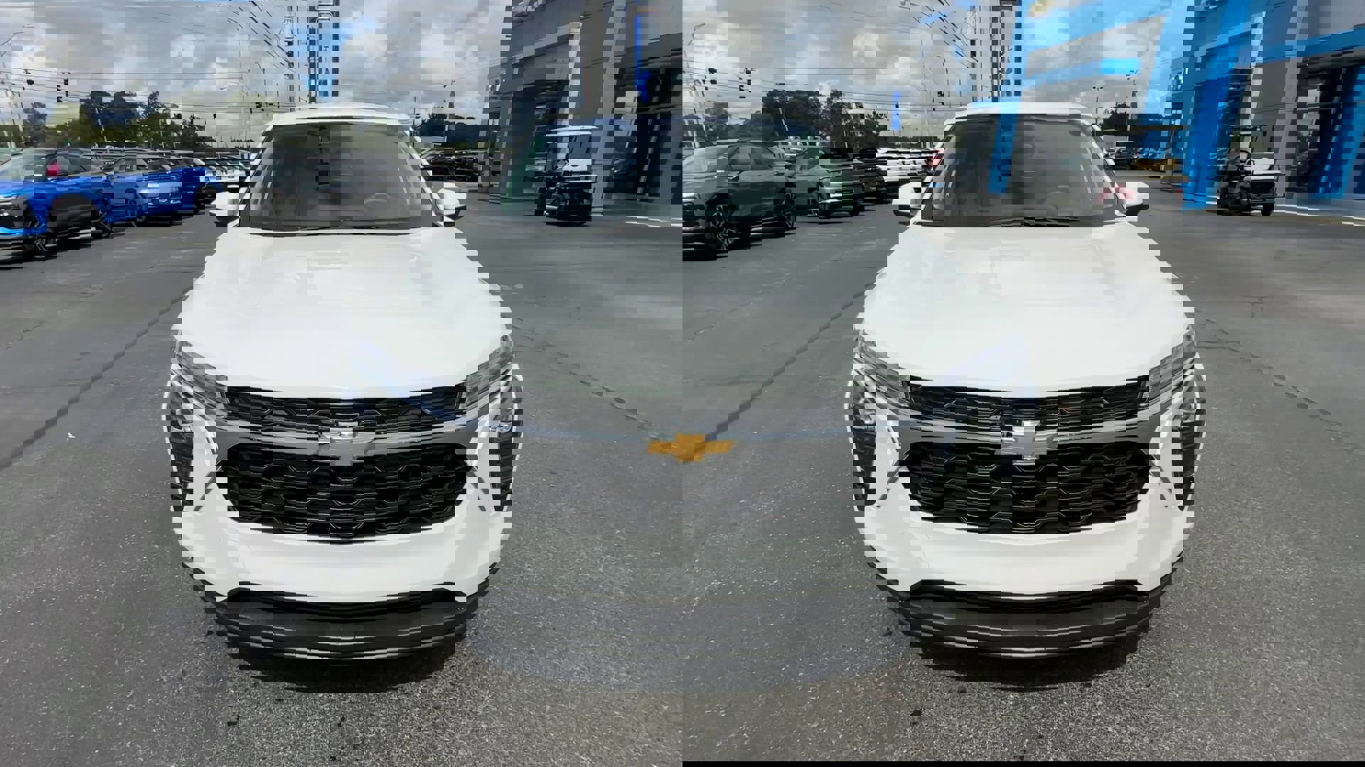 2025 Chevrolet Trax LS photo 3