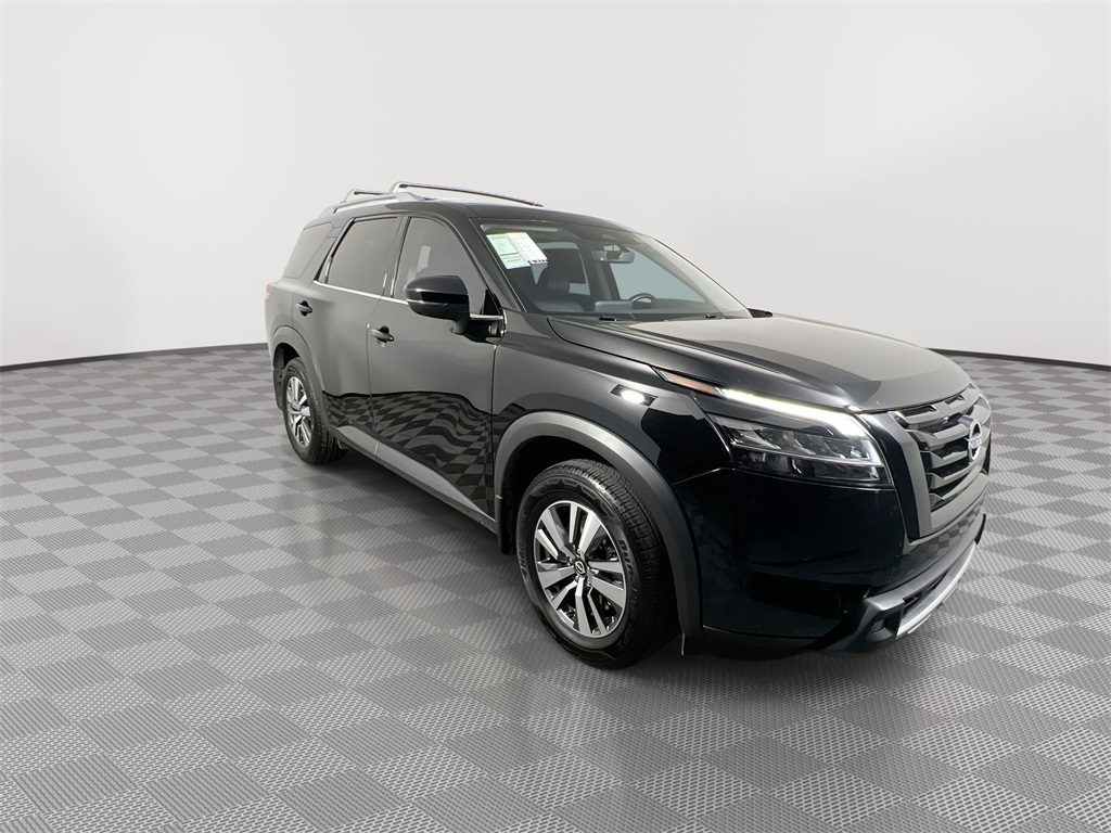 2023 Nissan Pathfinder SL photo 2