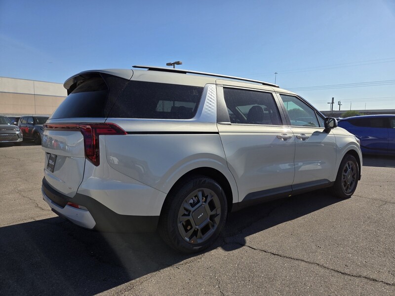 2026 Kia Carnival EX photo 3