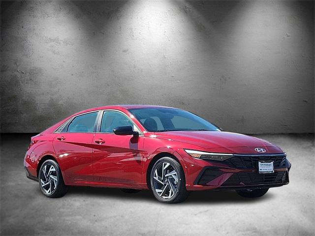 2025 Hyundai Elantra SEL Sport photo 3