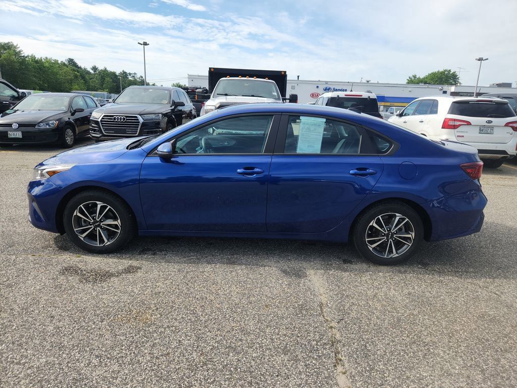 2023 Kia Forte LXS photo 4