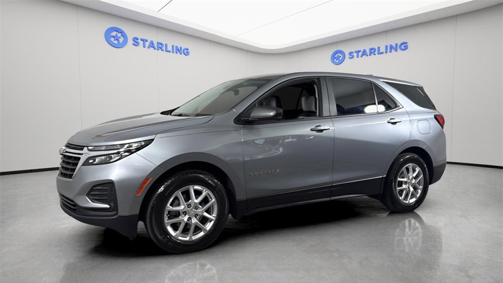 2023 Chevrolet Equinox LS photo 2