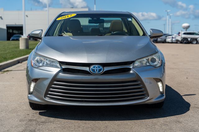 2017 Toyota Camry Hybrid photo 2