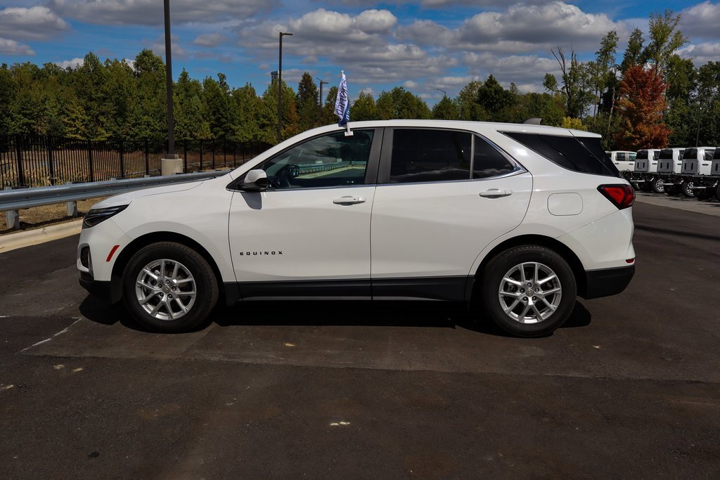 2024 Chevrolet Equinox LT photo 3
