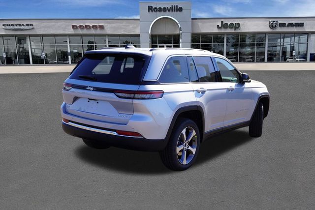 2025 Jeep Grand Cherokee Limited photo 2