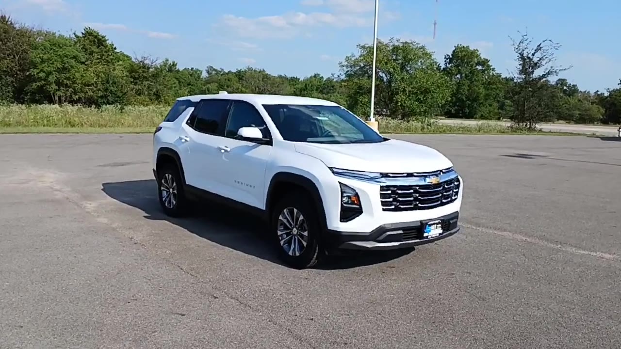 2026 Chevrolet Equinox LT photo 2