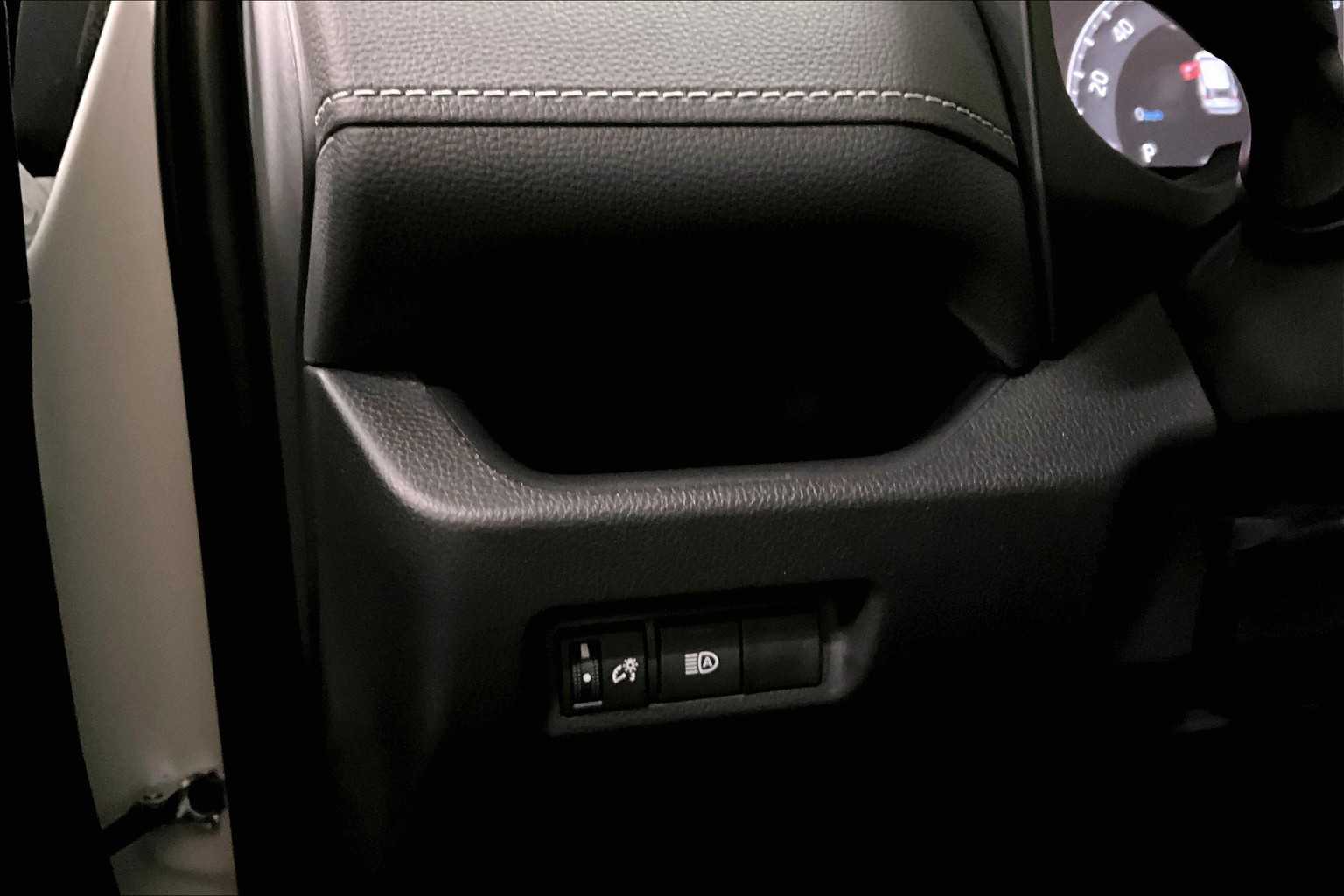 2025 Toyota RAV4 LE photo 18