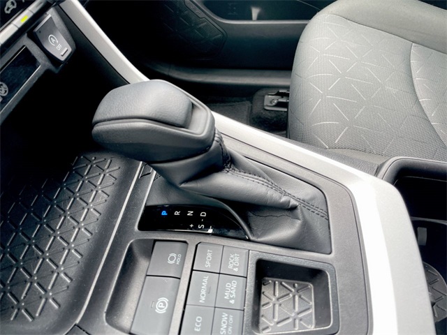 2024 Toyota RAV4 XLE photo 10