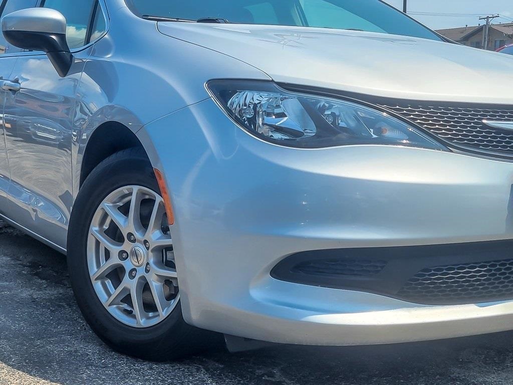 2023 Chrysler Voyager LX photo 2